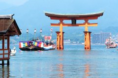 Chugoku-Hiroshima-Miyajima-Festival-de-Miyajima-Kangensai-1200px
